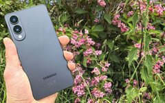 smukły smartfon 