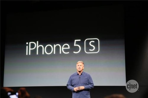 Schiller przechodzi do części poświęconej iPhone'owi 5s. / fot. cnet.com