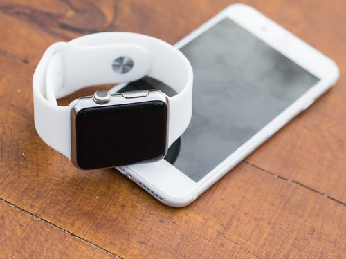Apple Watch i iPhone / fot. Pixabay
