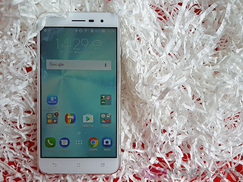 ASUS ZenFone 3 (ZE520KL) / fot. gsmManiaK.pl