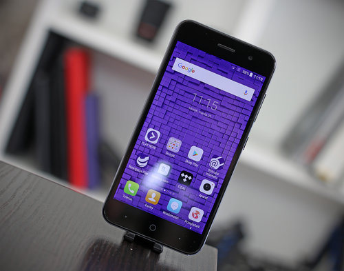 ZTE Blade A520 / fot. gsmManiaK.pl