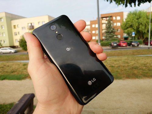 LG Q7 / fot. gsmManiaK.pl