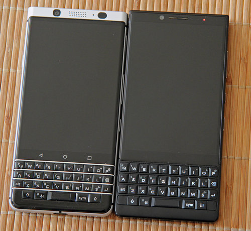 Po lewej BlackBerry KEYOne, po prawej BlackBerry KEY2 / fot. gsmManiaK.pl