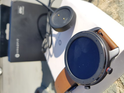 Amazfit GTR: warstwa ochronna swoją drogą, a odciski palców swoją - zdarza się / fot. techManiaK