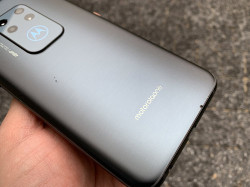 Motorola One Zoom