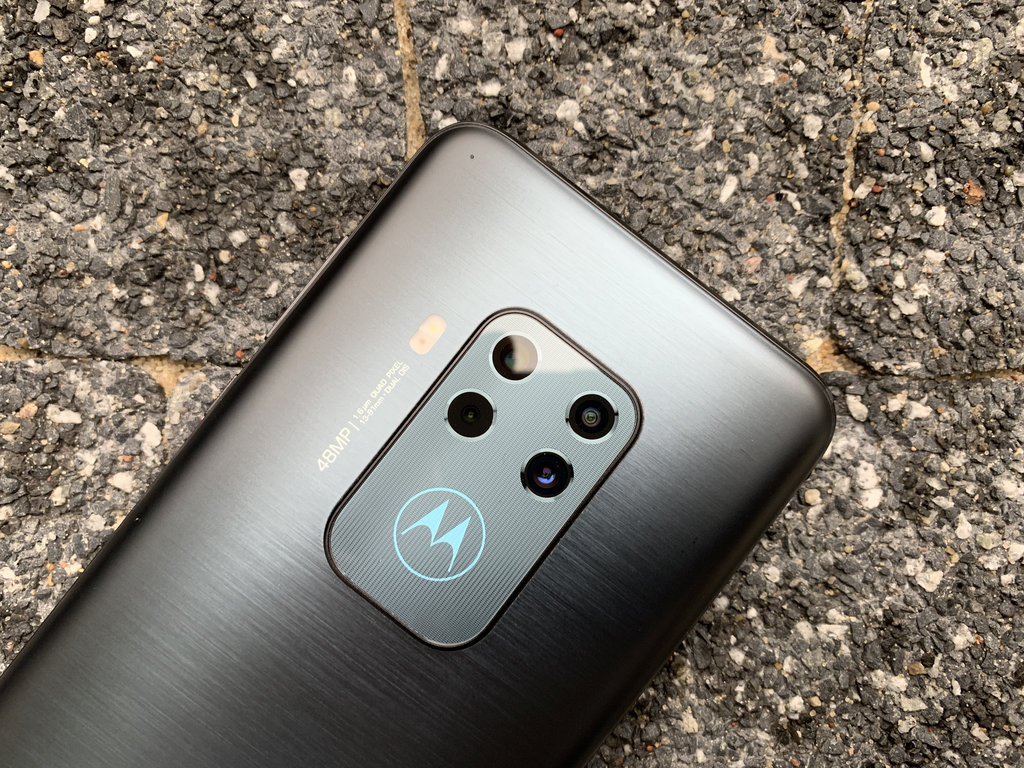 Motorola One Zoom