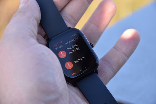 Xiaomi Amazfit GTS: ładny i wyraźny wyświetlacz / fot. techManiaK