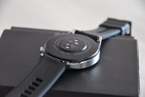 Huawei Watch GT2: wysepkowe umieszczenie czujników / fot. techManiaK