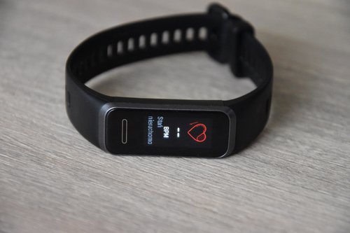 Huawei Band 4: ikona pomiaru pulsu / fot. techManiaK