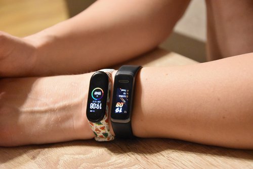 Dwa Bandy: Huawei Band 4 czy Xiaomi Mi Band 4? / fot. techManiaK