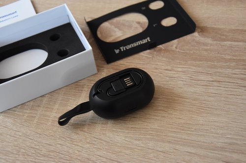 Tronsmart Spunky Beat: spód etui z kablem USB A / fot. techManiaK