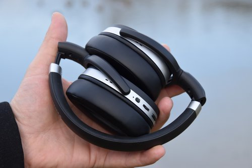 Sennheiser HD 4.50 BTNC: widok po złożeniu / fot. techManiaK