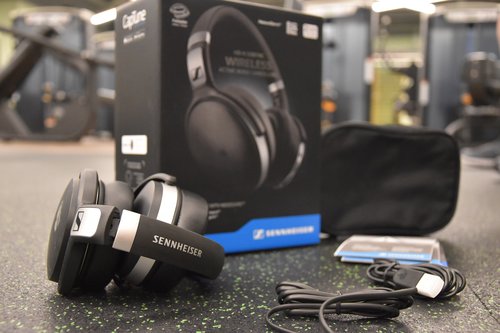 Sennheiser HD 4.50 BTNC: zawartość opakowania / fot. techManiaK