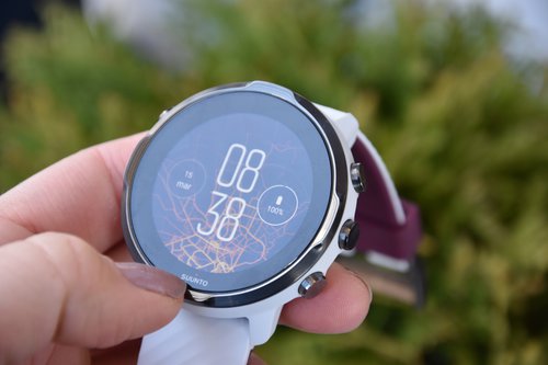 Suunto 7: obwódka wokół wyświetlacza / fot. techManiaK