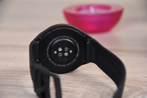 Huawei Watch GT 2e: wysepkowe umieszczenie czujników / fot. techManiaK