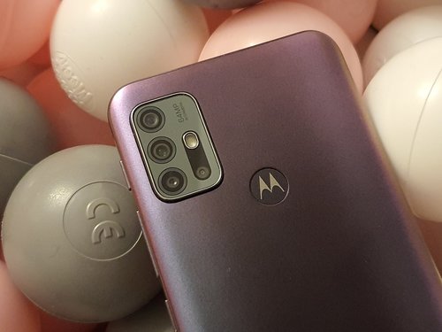 moto g30 / fot. gsmManiaK.pl