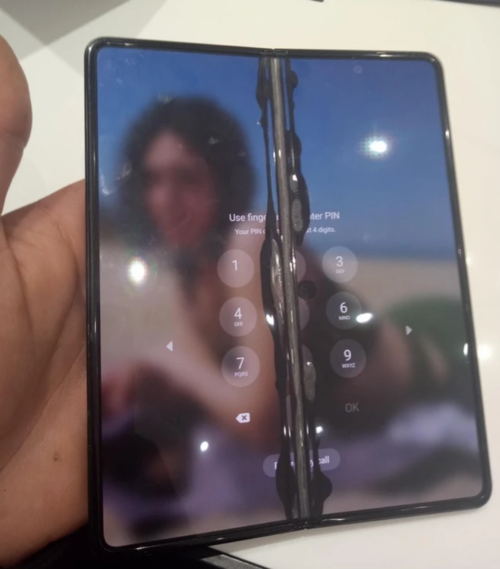 Samsung Galaxy Z Fold 3/ fot. Reddit