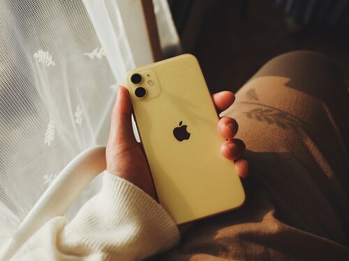 Żółty Apple iPhone 11
