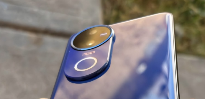 Lekkość piórka, smukłość brzytwy, a to fotosmartfon ZEISS z baterią 6000 mAh. Takich telefonów chcę znowu w Polsce
