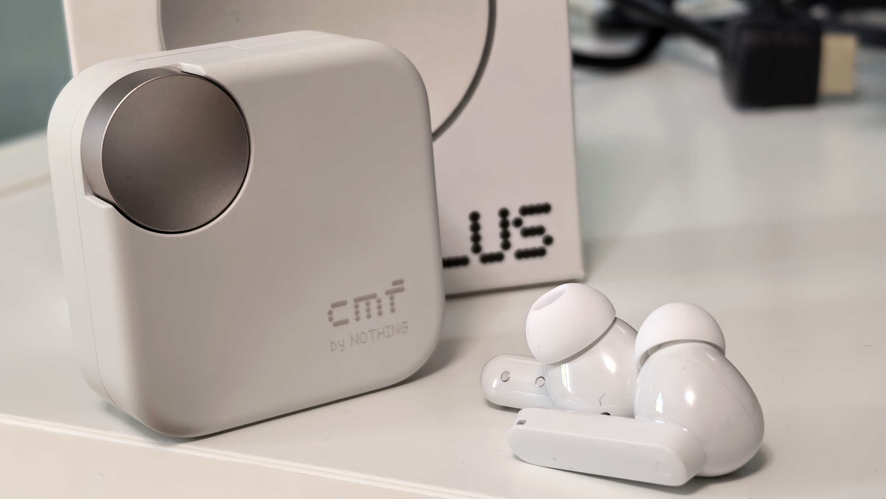 Test CMF Buds 2 Plus – tanio, ale z klasą. Jak brzmią te słuchawki?