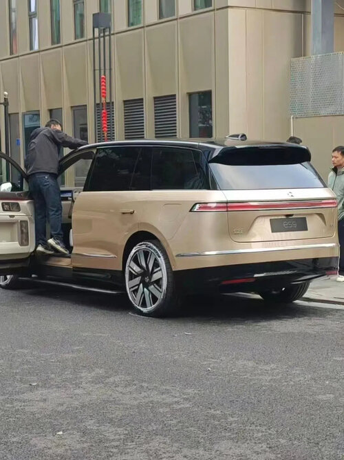 Nio ES9