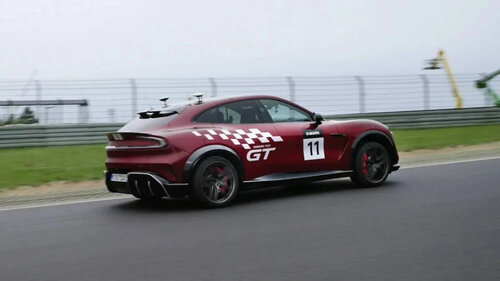 Autonomiczny Xiaomi YU7 GT na Nürburgring